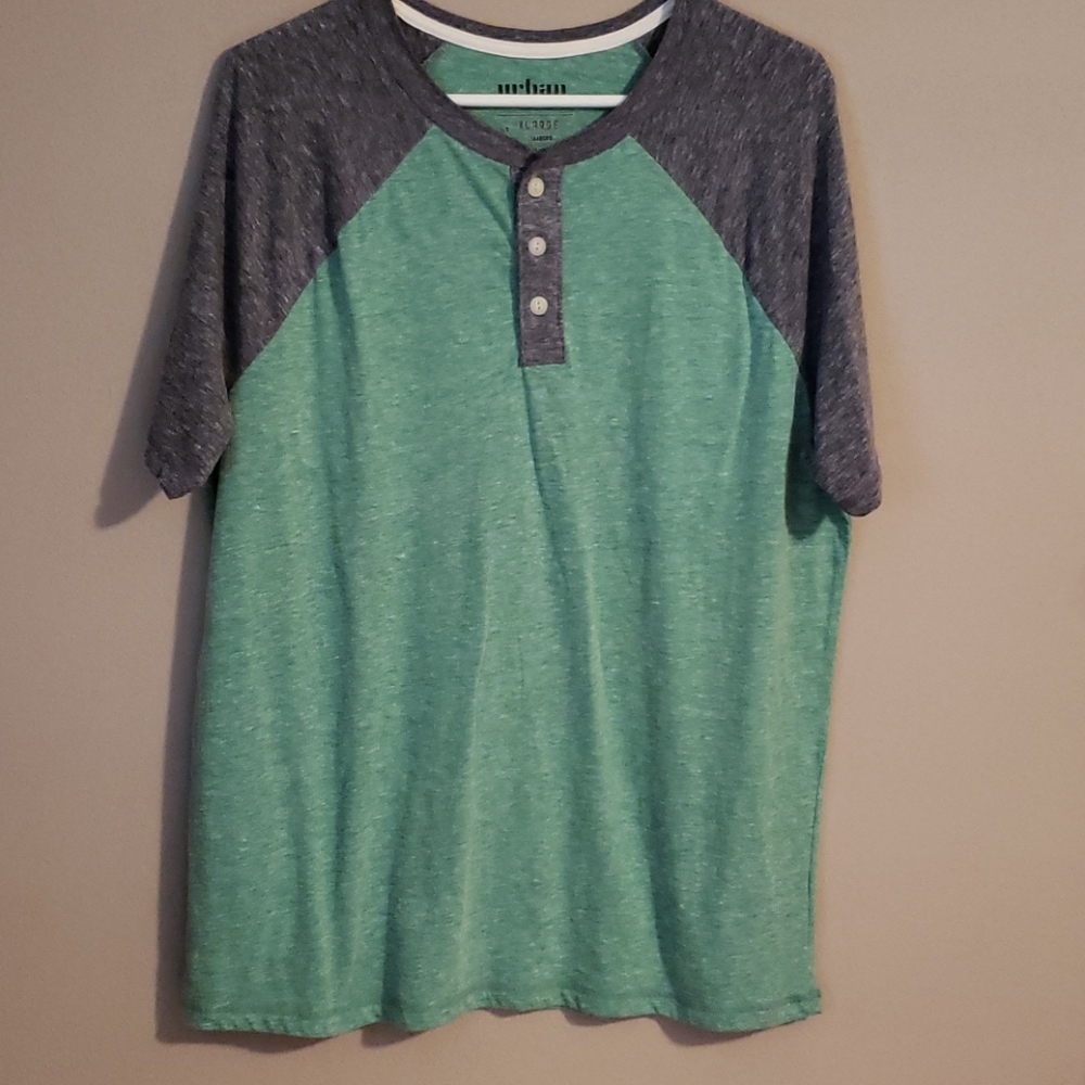 Men's Urban Pipeline shirt, like new!